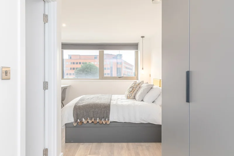 Off Market (Manchester, M16)